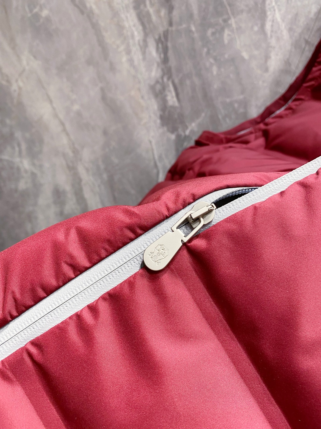 25秋冬新品发布，BC新款羽绒马甲出货，帽子可完全拆卸成立领，所有面料及辅料原版开模订制，质感超强，码数