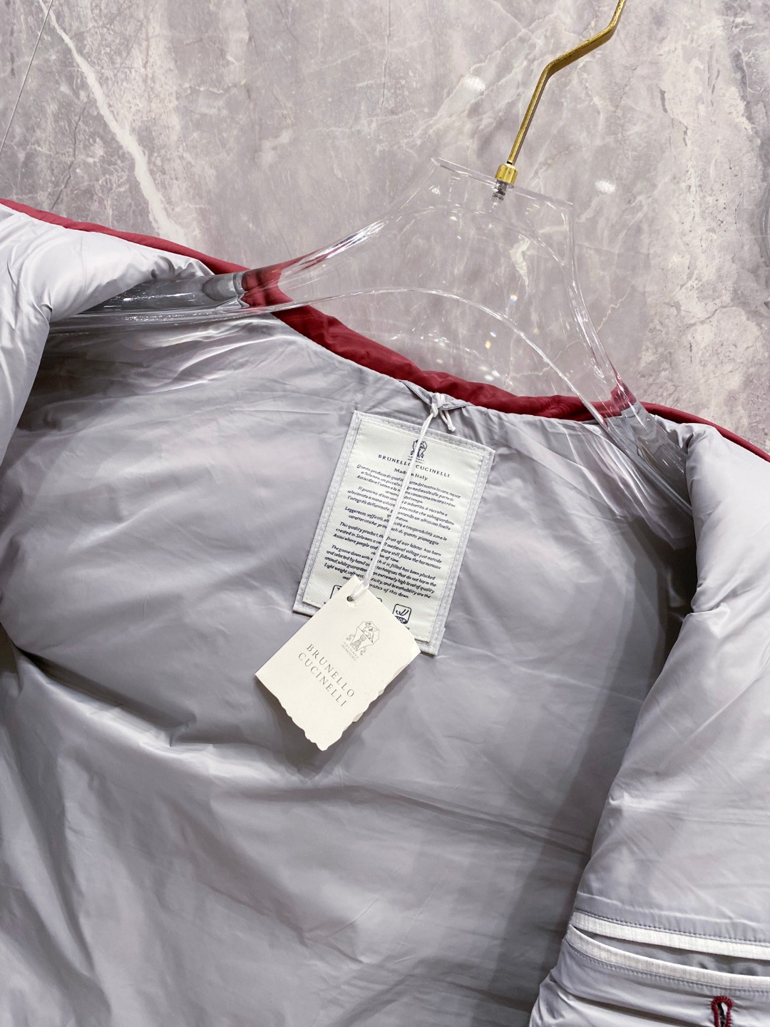 25秋冬新品发布，BC新款羽绒马甲出货，帽子可完全拆卸成立领，所有面料及辅料原版开模订制，质感超强，码数