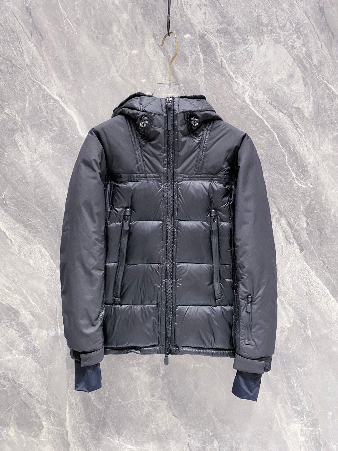 特级羽绒⬆️ Moncler Grenoble男士Morgins羊毛皮拼接里羽绒服.高端单品.原版购入开