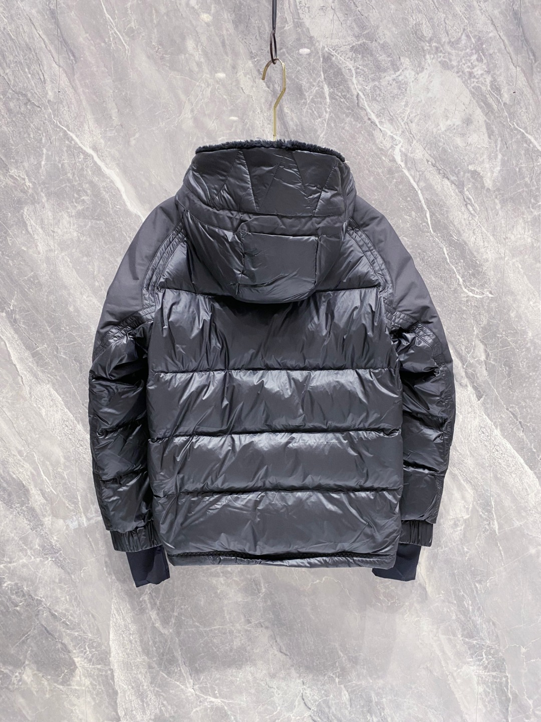 特级羽绒⬆️ Moncler Grenoble男士Morgins羊毛皮拼接里羽绒服.高端单品.原版购入开