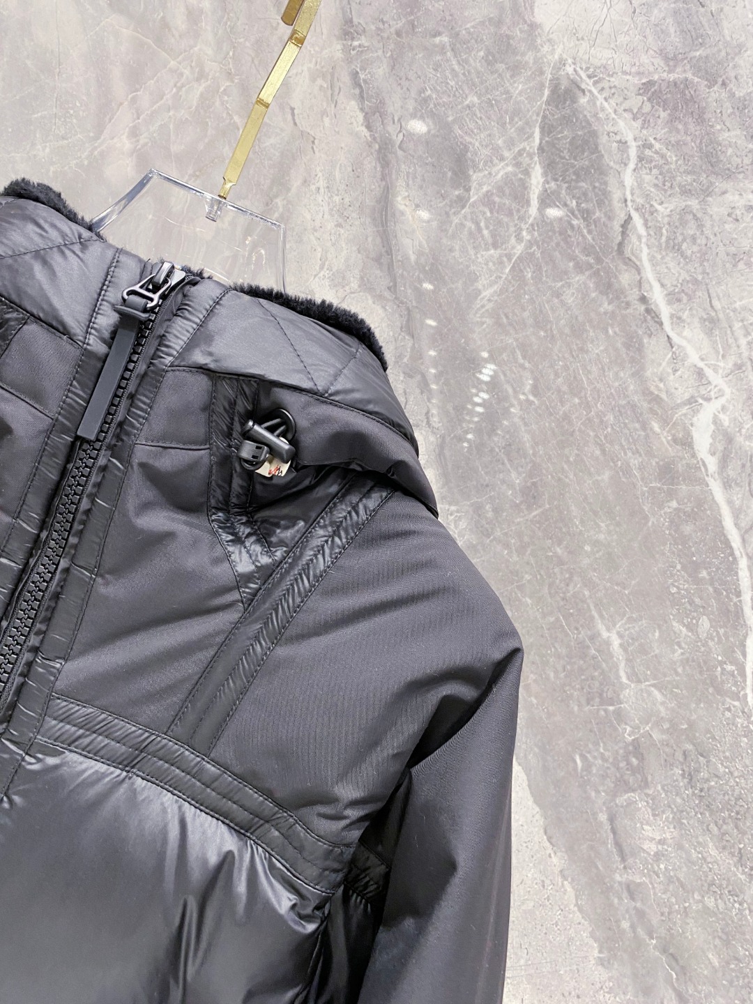 特级羽绒⬆️ Moncler Grenoble男士Morgins羊毛皮拼接里羽绒服.高端单品.原版购入开