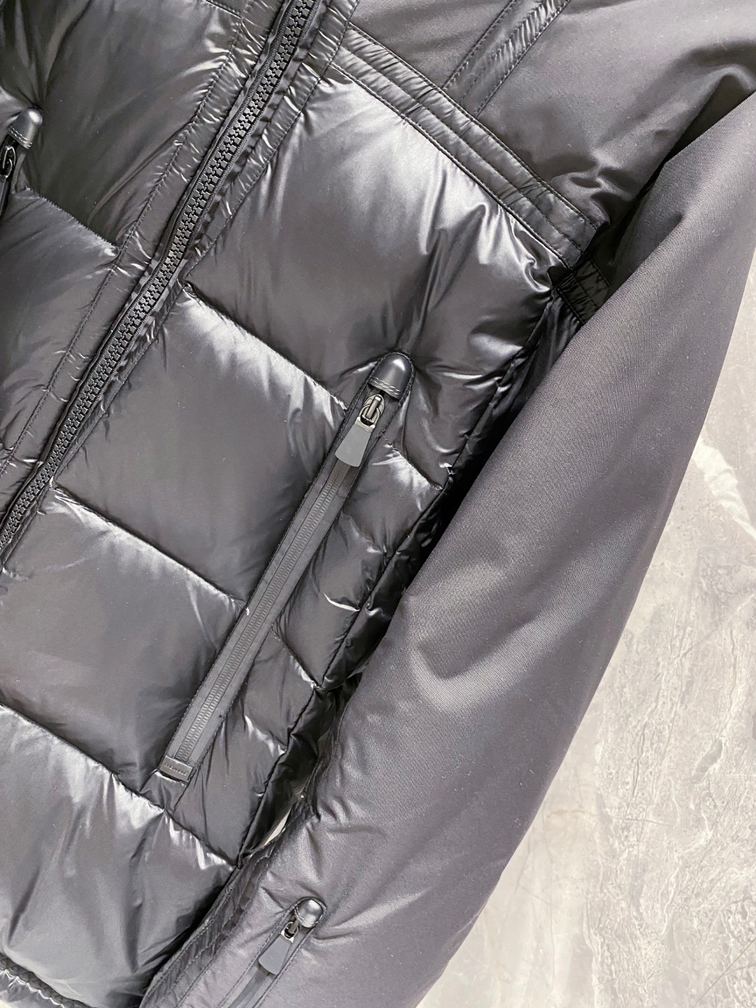 特级羽绒⬆️ Moncler Grenoble男士Morgins羊毛皮拼接里羽绒服.高端单品.原版购入开