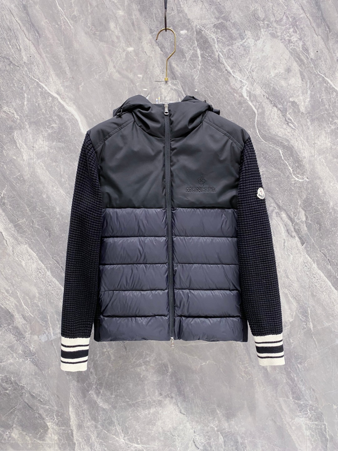 Moncler 蒙口 2025年秋冬新款羽绒服，针织连帽拼接羽绒服采用新国标95白鸭绒，秋冬新品内搭神器