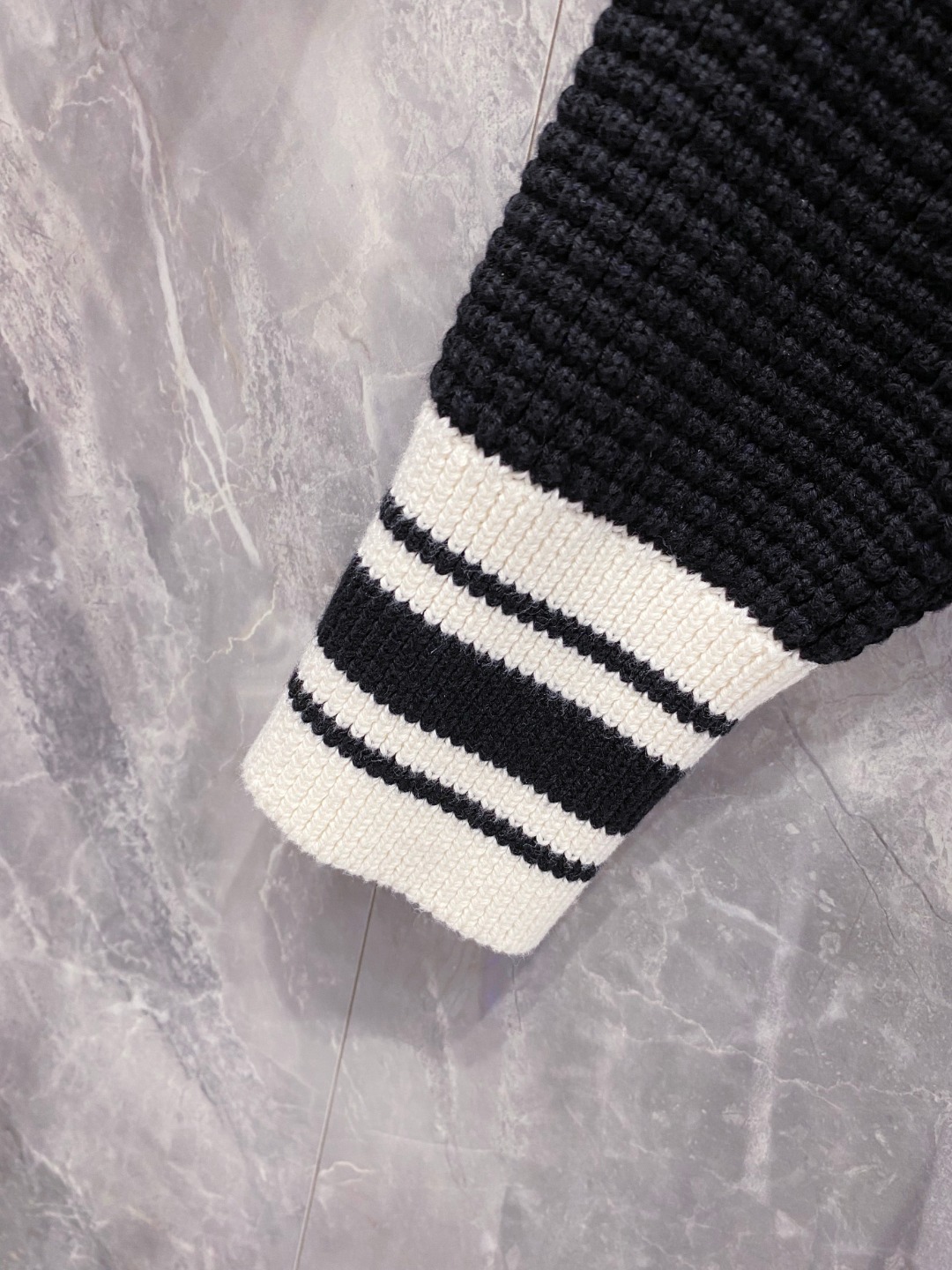 Moncler 蒙口 2025年秋冬新款羽绒服，针织连帽拼接羽绒服采用新国标95白鸭绒，秋冬新品内搭神器