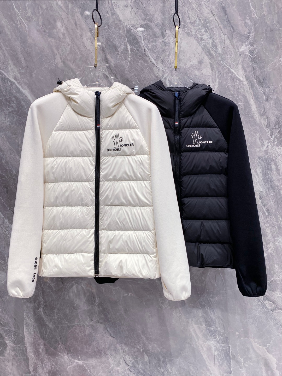 Moncler 蒙口 FW2025新款连帽拼羽绒夹克外套。经典款，一件难求。采用原版定制面料，正身充90
