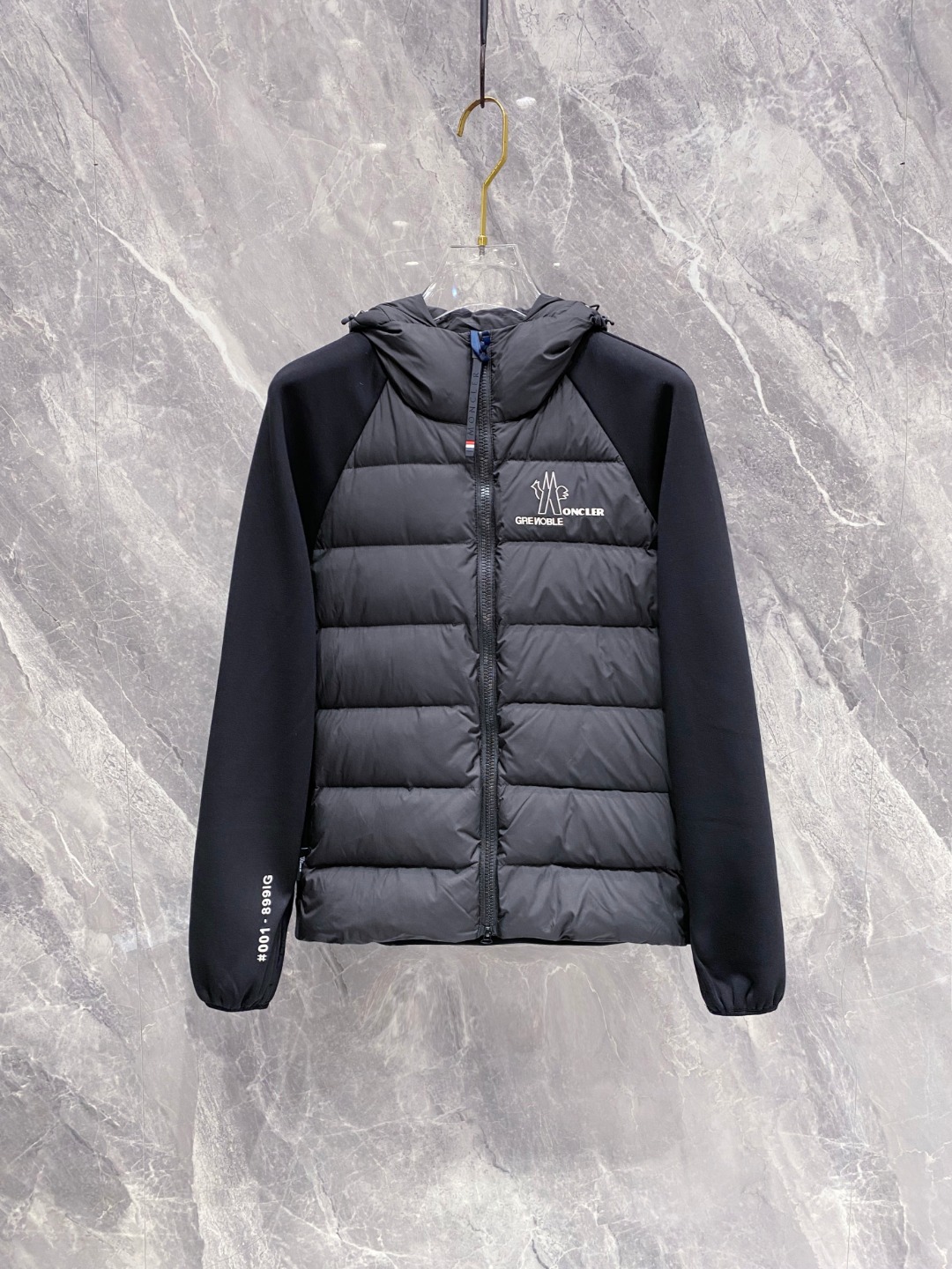 Moncler 蒙口 FW2025新款连帽拼羽绒夹克外套。经典款，一件难求。采用原版定制面料，正身充90