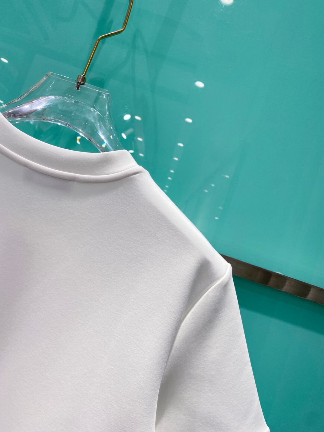 alo 2025秋冬太空棉字母刺绣logo时尚百搭打底圆领短袖衫，精致工艺面料，顶级元素融合打造，经典短