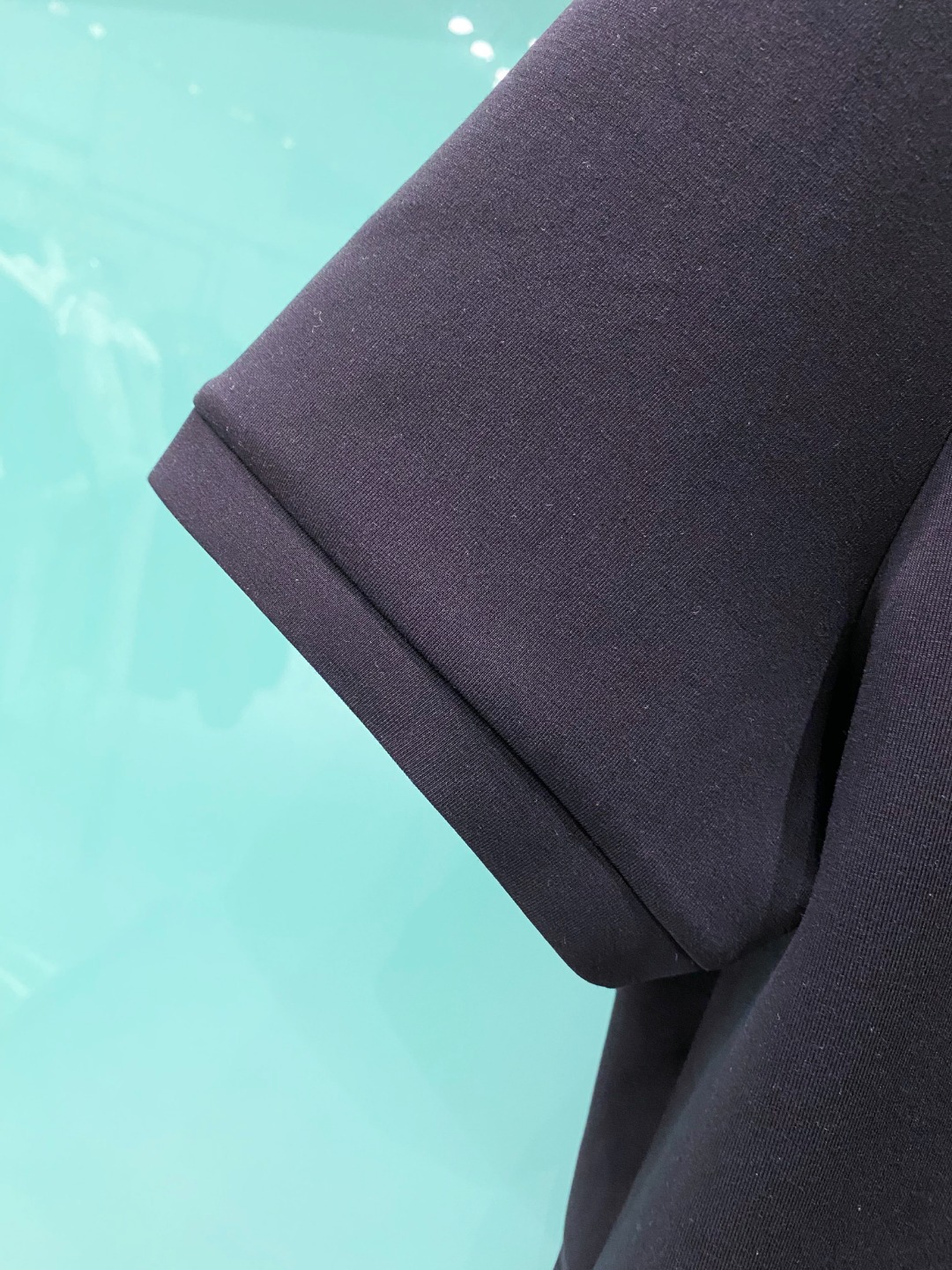 alo 2025秋冬太空棉字母刺绣logo时尚百搭打底圆领短袖衫，精致工艺面料，顶级元素融合打造，经典短