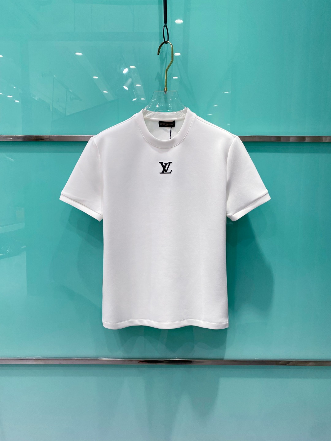 LV 2025秋冬太空棉字母刺绣logo时尚百搭打底圆领短袖衫，精致工艺面料，顶级元素融合打造，经典短袖