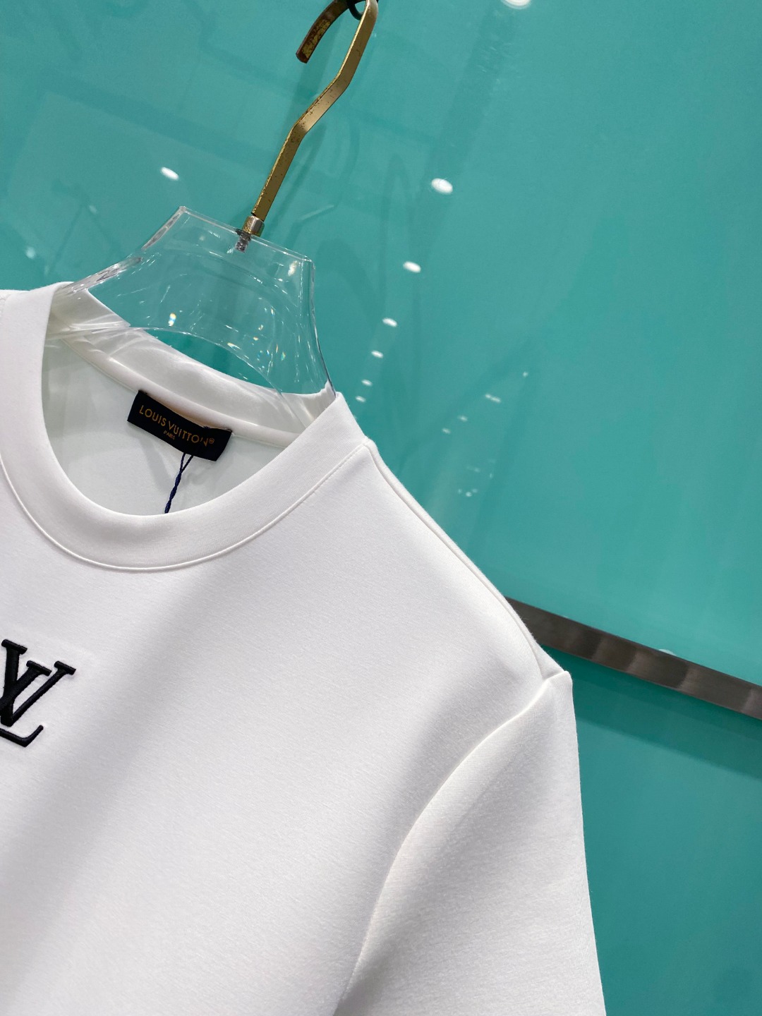LV 2025秋冬太空棉字母刺绣logo时尚百搭打底圆领短袖衫，精致工艺面料，顶级元素融合打造，经典短袖