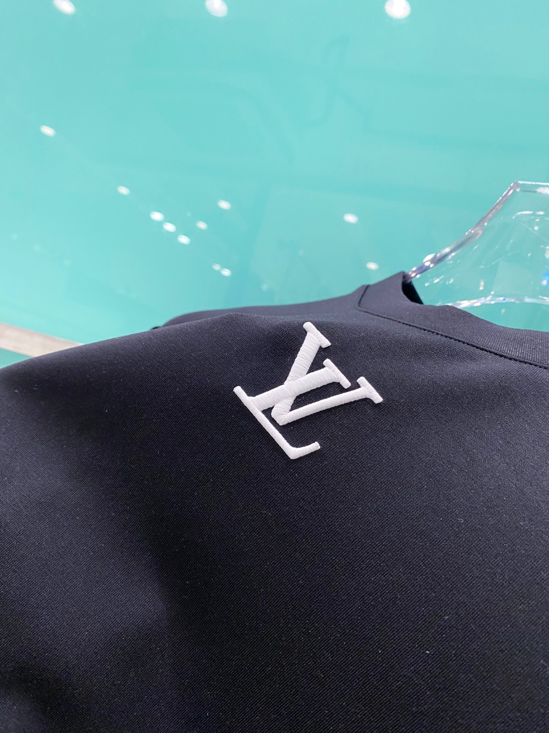 LV 2025秋冬太空棉字母刺绣logo时尚百搭打底圆领短袖衫，精致工艺面料，顶级元素融合打造，经典短袖