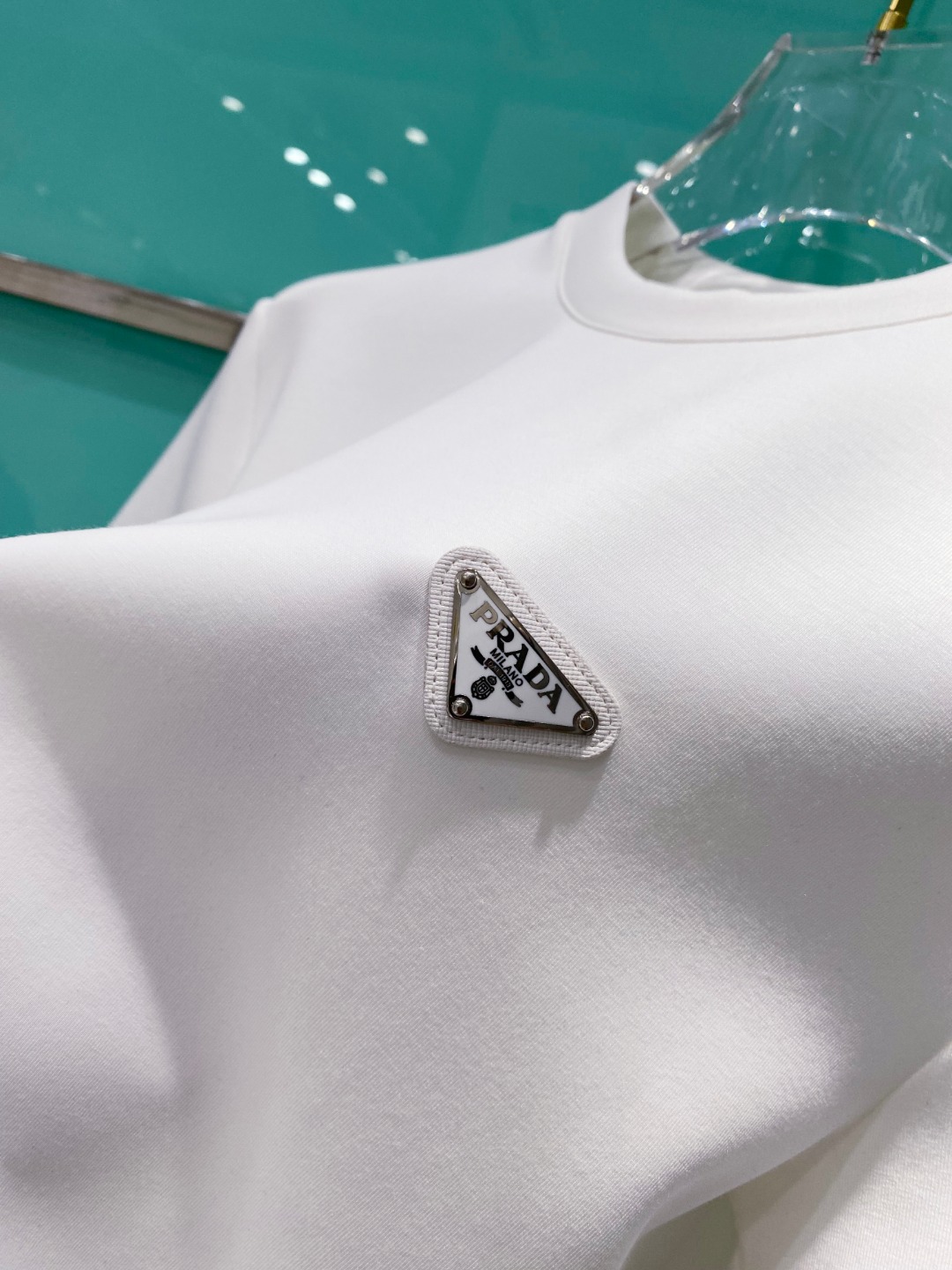 Pra#da普拉达2025秋冬太空棉字母刺绣logo时尚百搭打底圆领短袖衫，精致工艺面料，顶级元素融合打
