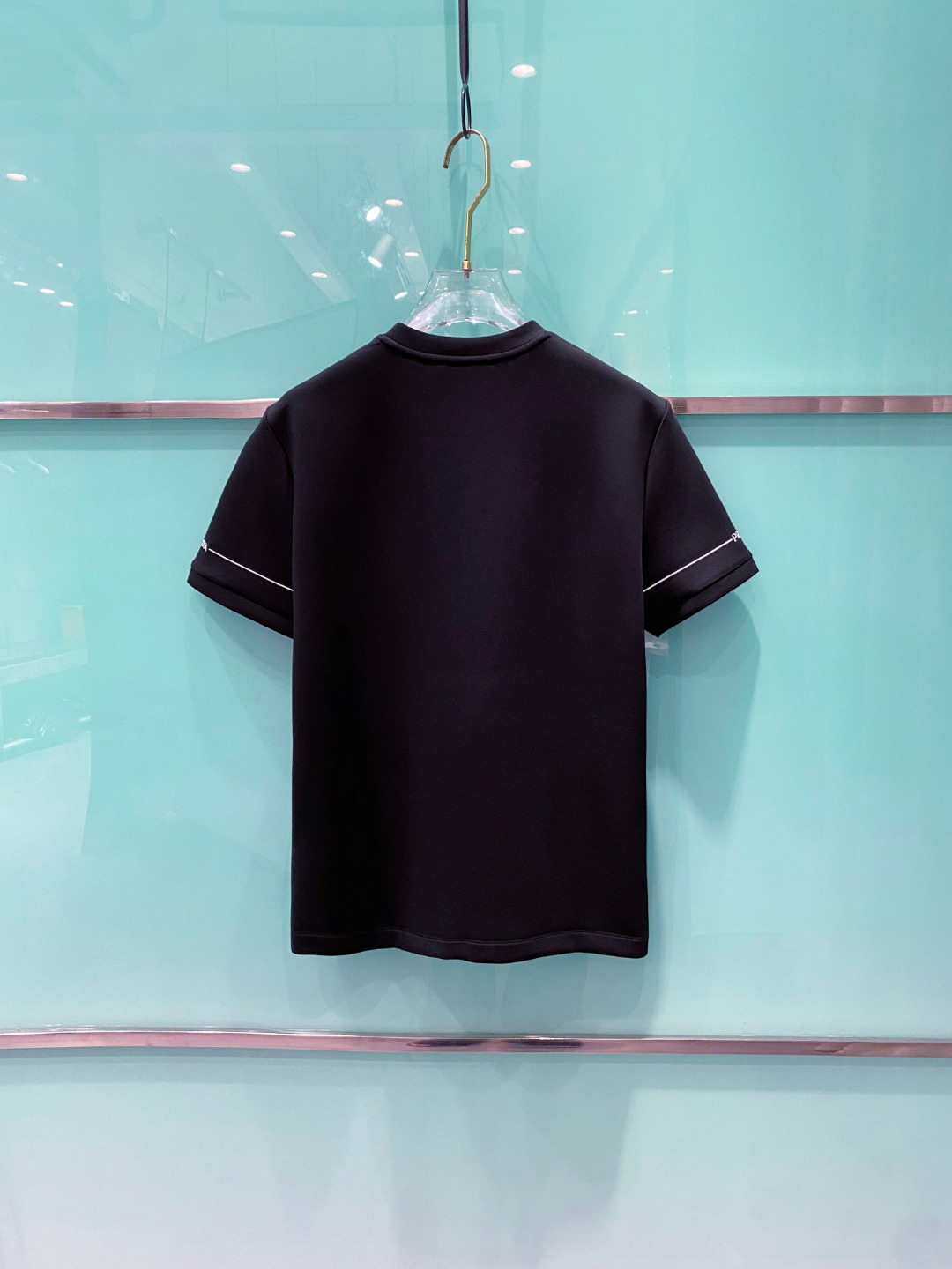 Pra#da普拉达2025秋冬太空棉字母刺绣logo时尚百搭打底圆领短袖衫，精致工艺面料，顶级元素融合打