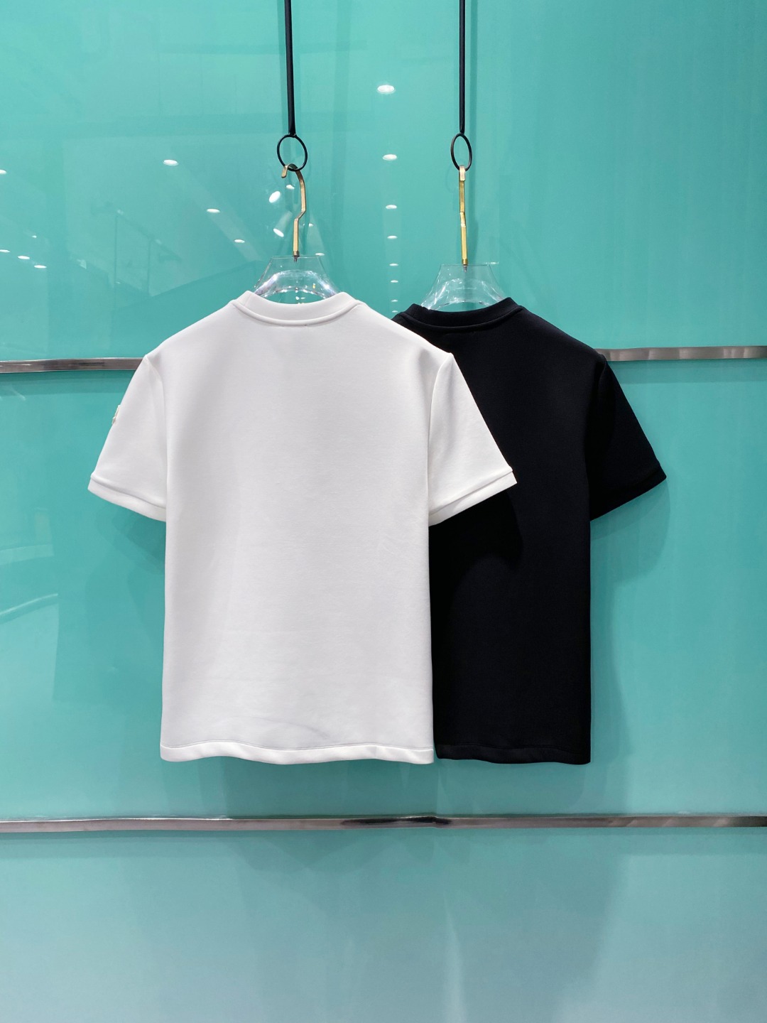 MON#CLER 蒙口 2025秋冬太空棉字母刺绣logo时尚百搭打底圆领短袖衫，精致工艺面料，顶级元素