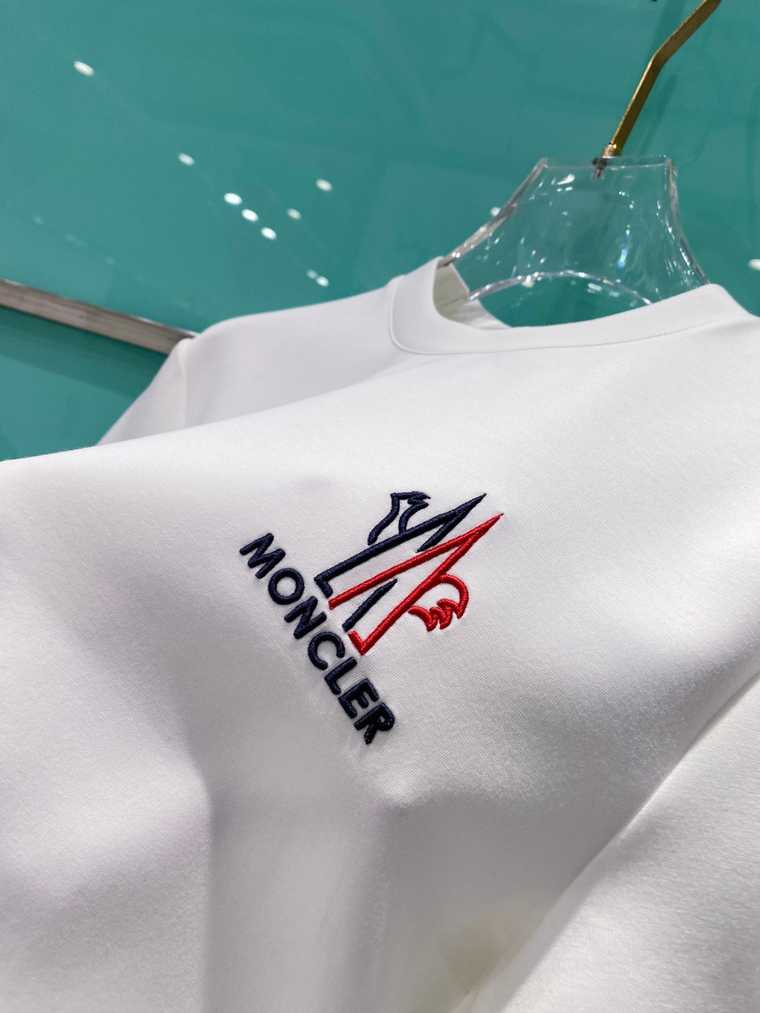 MON#CLER 蒙口 2025秋冬太空棉字母刺绣logo时尚百搭打底圆领短袖衫，精致工艺面料，顶级元素