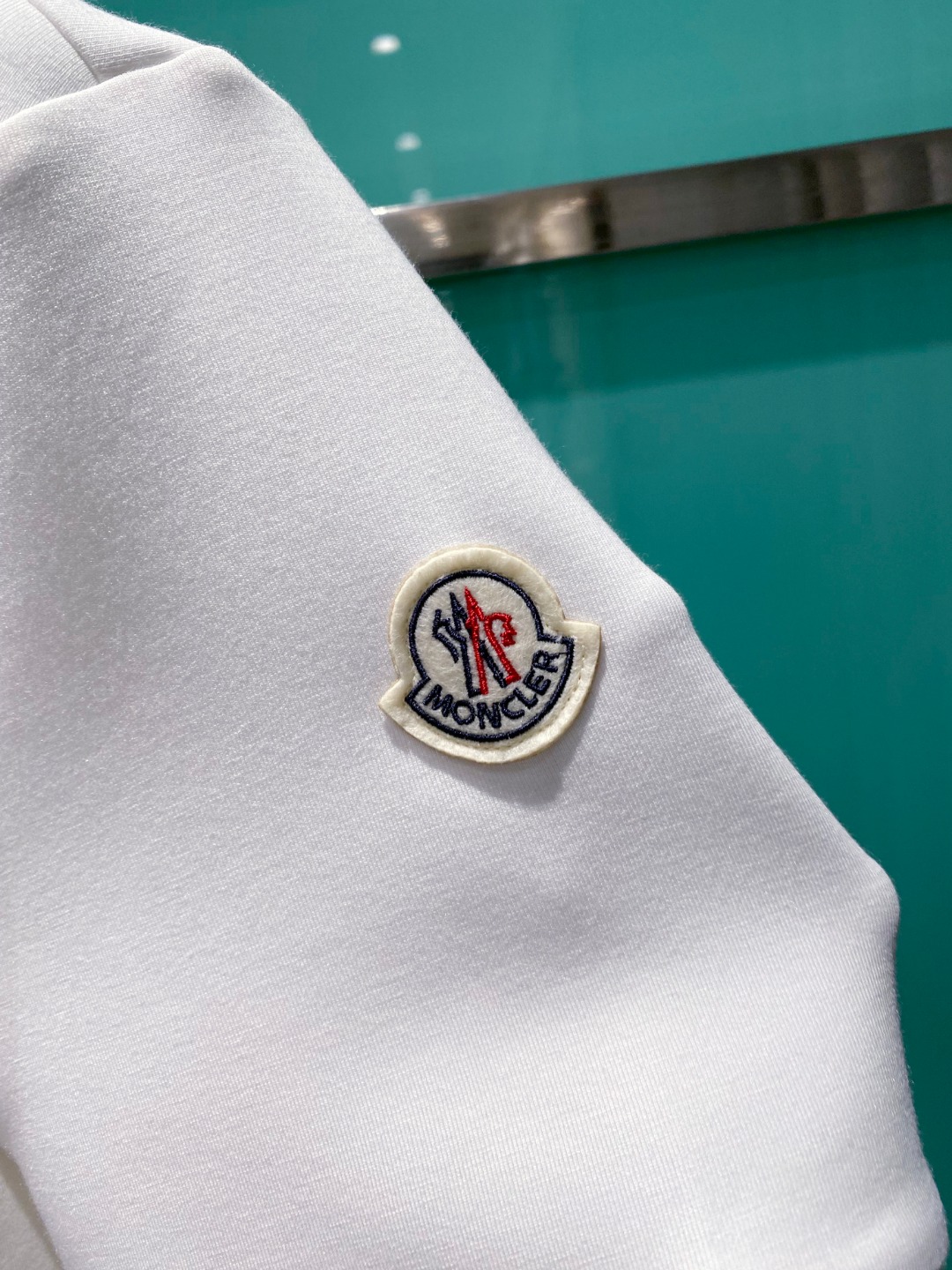 MON#CLER 蒙口 2025秋冬太空棉字母刺绣logo时尚百搭打底圆领短袖衫，精致工艺面料，顶级元素