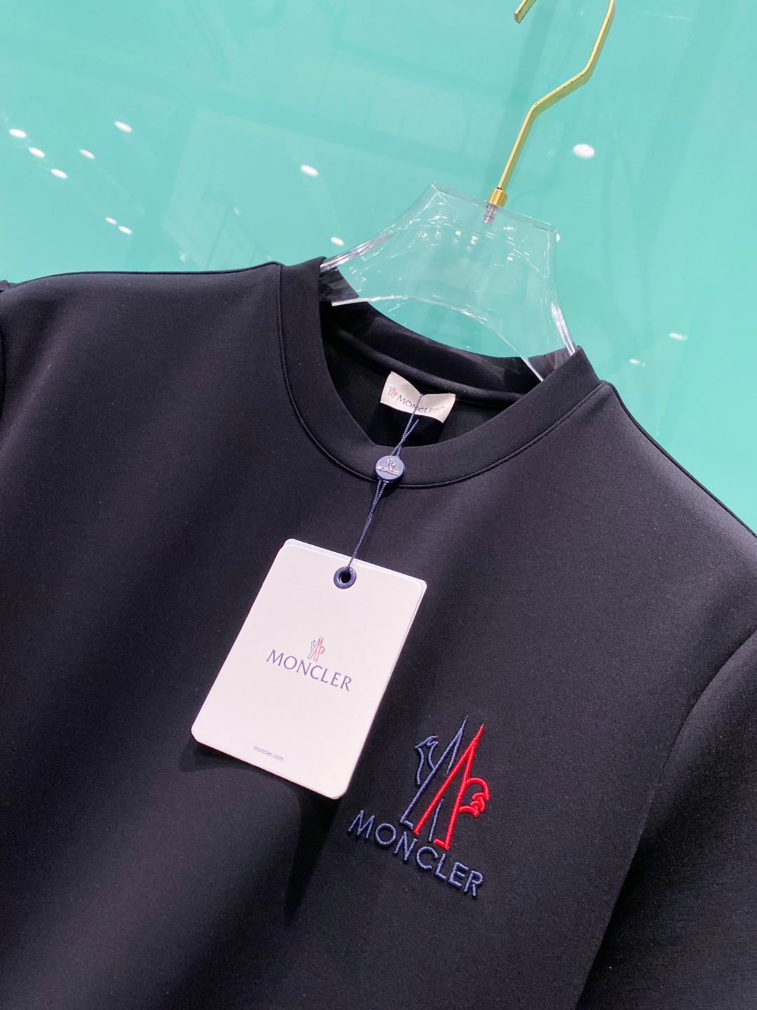 MON#CLER 蒙口 2025秋冬太空棉字母刺绣logo时尚百搭打底圆领短袖衫，精致工艺面料，顶级元素