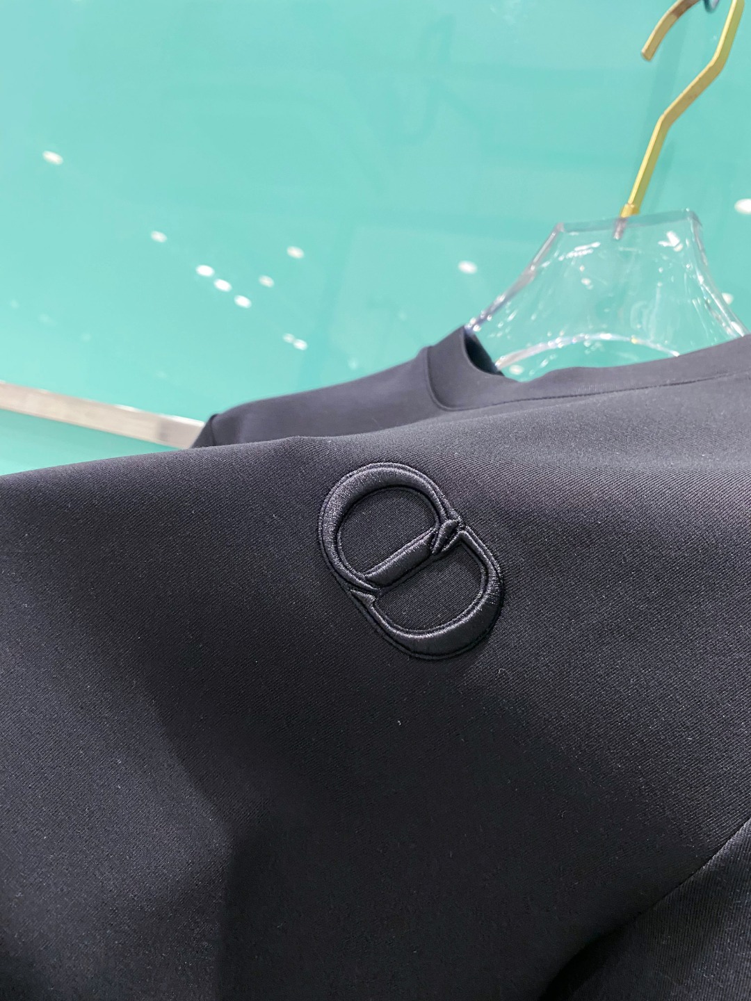 Di#or迪/奥2025秋冬太空棉字母刺绣logo时尚百搭打底圆领短袖衫，精致工艺面料，顶级元素融合打造