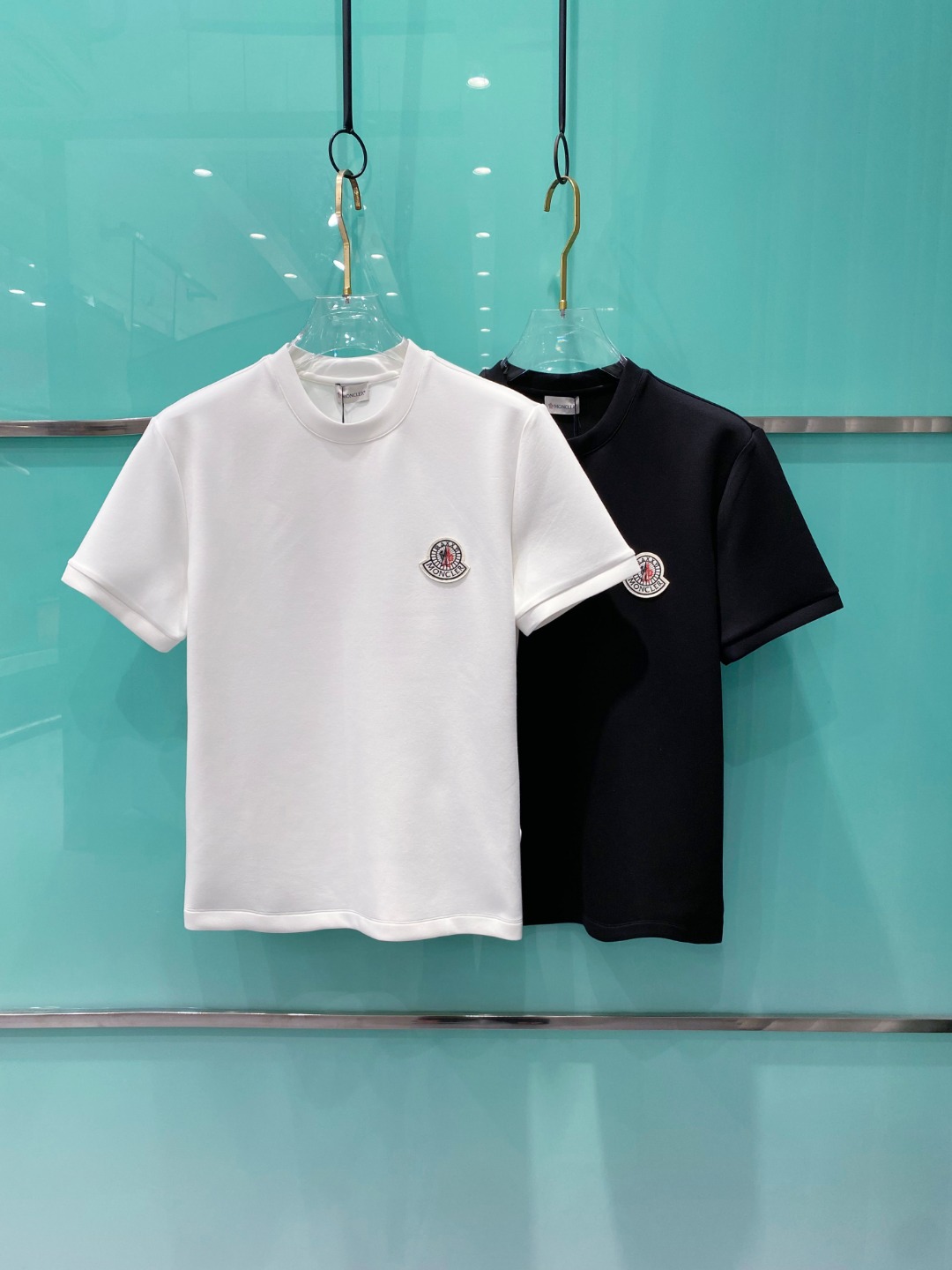 MON#CLER 蒙口 2025秋冬空气层字母刺绣logo时尚百搭打底圆领短袖衫，精致工艺面料，顶级元素