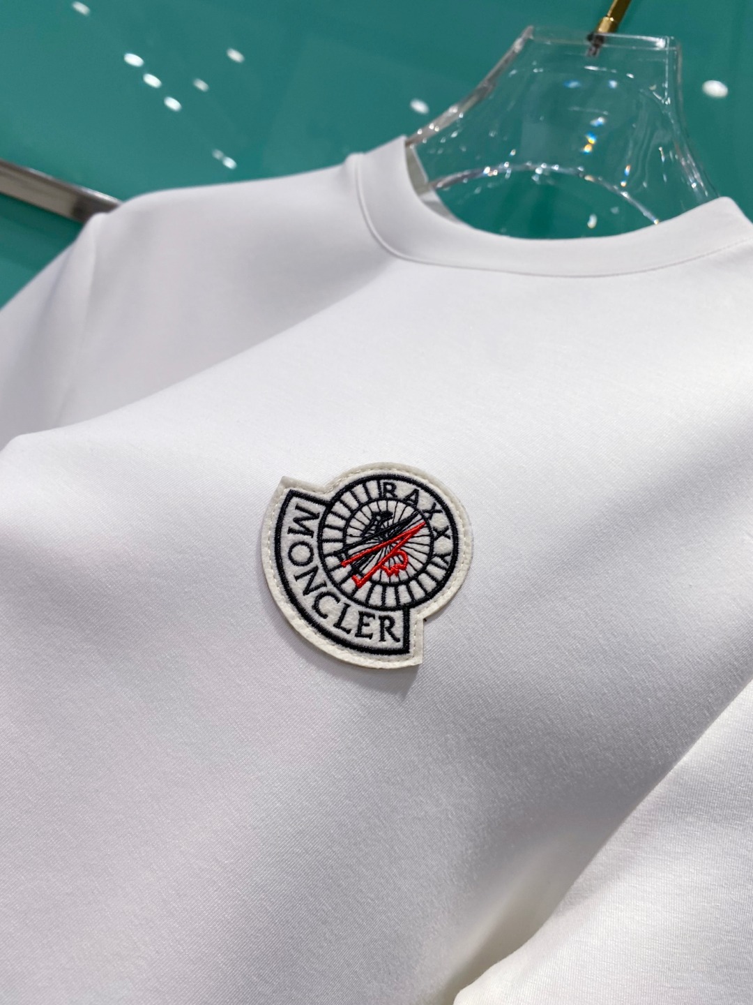 MON#CLER 蒙口 2025秋冬空气层字母刺绣logo时尚百搭打底圆领短袖衫，精致工艺面料，顶级元素