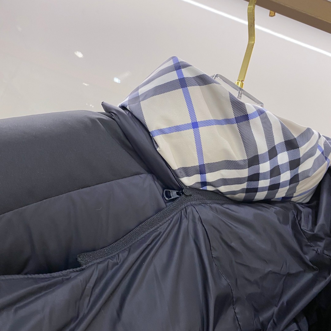 爆款羽绒服 BURBERRY巴宝莉 2025新款羽绒服秀场新品，袖子可拆卸，一衣两穿。品相非常完美，专柜