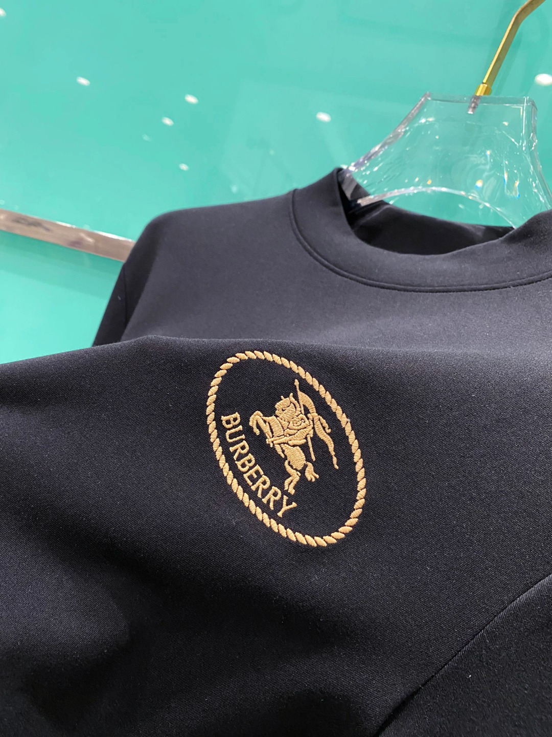 巴宝莉burberry 2025秋冬专柜新款 时尚休闲打底衫长袖T恤，精选进口高密度双面拉架棉面料，精致