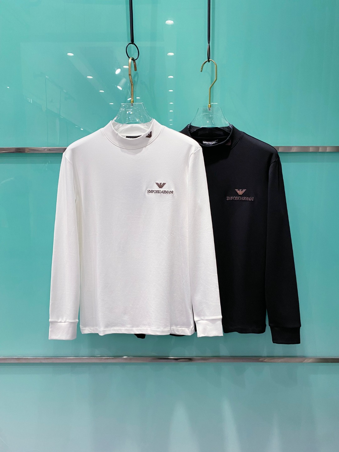 阿玛尼 2025秋冬专柜新款 时尚休闲打底衫长袖T恤，精选进口高密度双面拉架棉面料，精致原版logo打造
