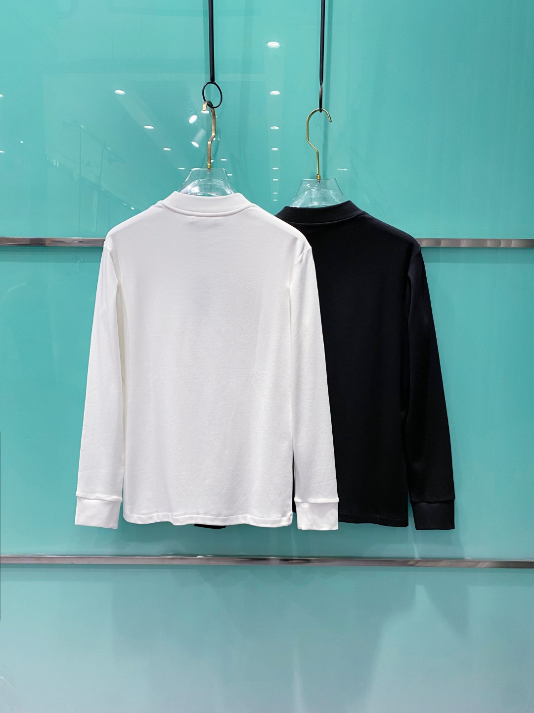 阿玛尼 2025秋冬专柜新款 时尚休闲打底衫长袖T恤，精选进口高密度双面拉架棉面料，精致原版logo打造