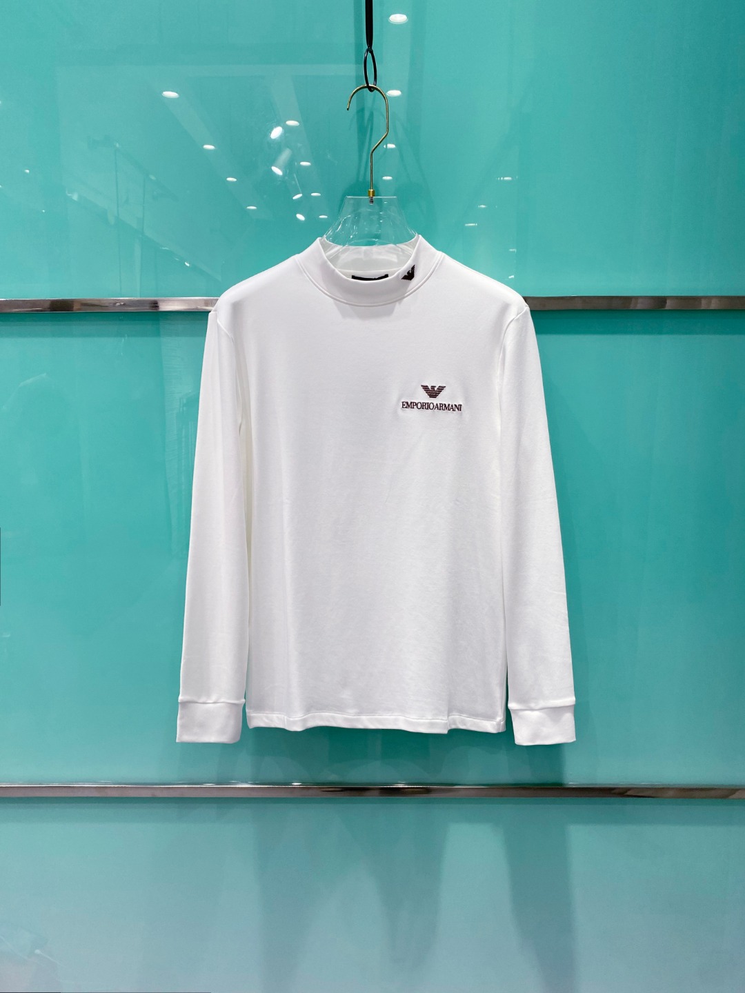 阿玛尼 2025秋冬专柜新款 时尚休闲打底衫长袖T恤，精选进口高密度双面拉架棉面料，精致原版logo打造