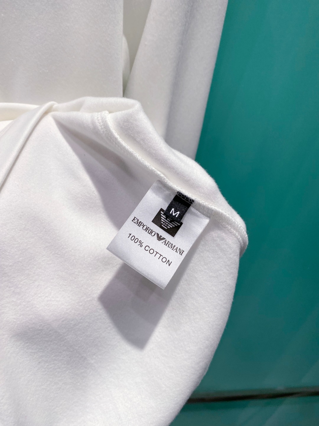 阿玛尼 2025秋冬专柜新款 时尚休闲打底衫长袖T恤，精选进口高密度双面拉架棉面料，精致原版logo打造