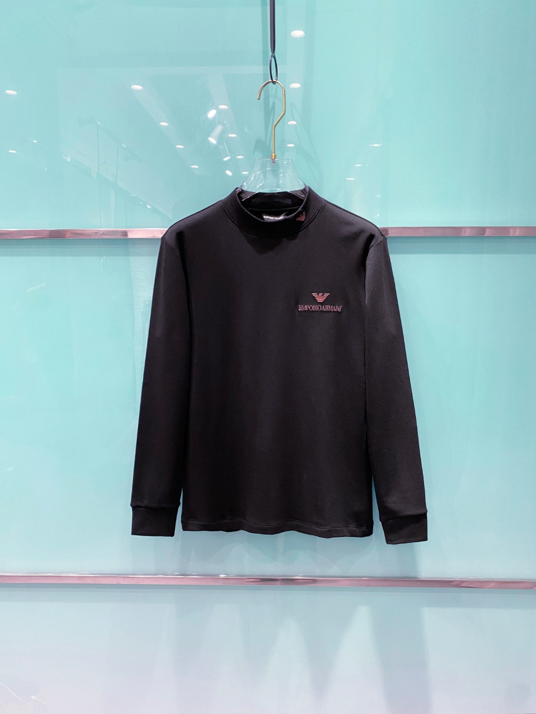 阿玛尼 2025秋冬专柜新款 时尚休闲打底衫长袖T恤，精选进口高密度双面拉架棉面料，精致原版logo打造