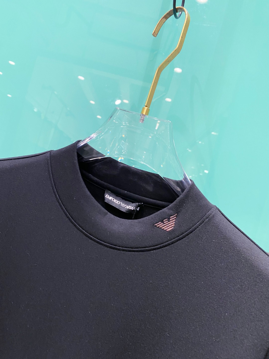 阿玛尼 2025秋冬专柜新款 时尚休闲打底衫长袖T恤，精选进口高密度双面拉架棉面料，精致原版logo打造