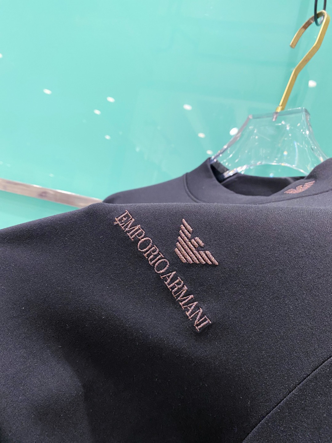 阿玛尼 2025秋冬专柜新款 时尚休闲打底衫长袖T恤，精选进口高密度双面拉架棉面料，精致原版logo打造