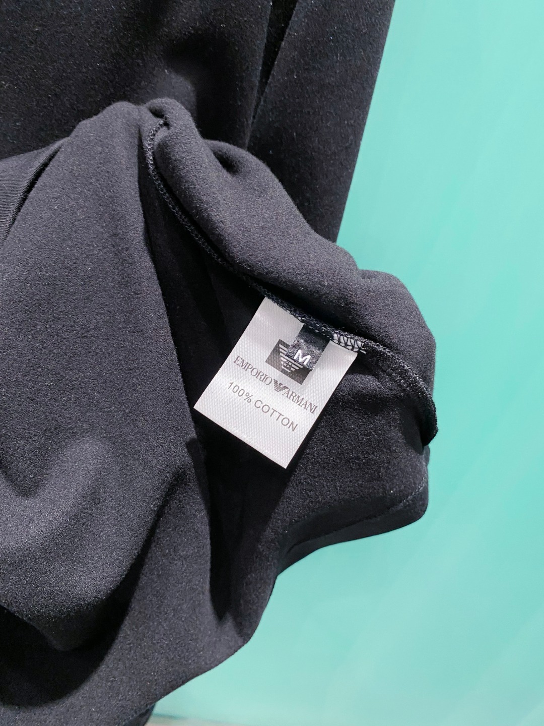 阿玛尼 2025秋冬专柜新款 时尚休闲打底衫长袖T恤，精选进口高密度双面拉架棉面料，精致原版logo打造