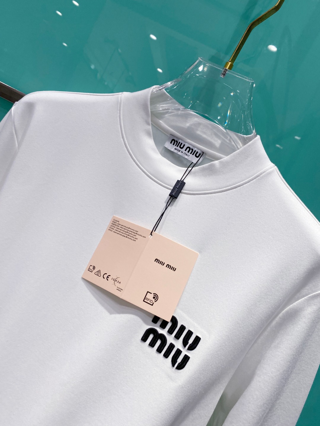 mumu 2025秋冬专柜新款 时尚休闲打底衫长袖T恤，精选进口高密度双面拉架棉面料，精致原版logo打