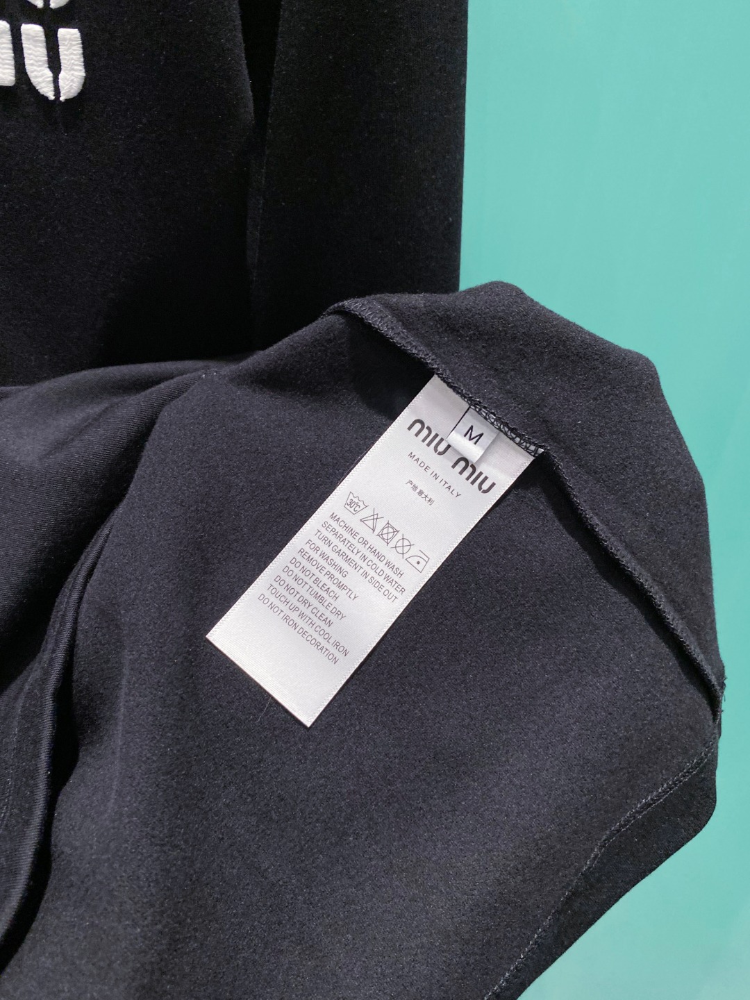 mumu 2025秋冬专柜新款 时尚休闲打底衫长袖T恤，精选进口高密度双面拉架棉面料，精致原版logo打