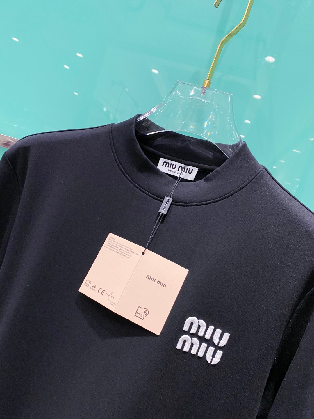 mumu 2025秋冬专柜新款 时尚休闲打底衫长袖T恤，精选进口高密度双面拉架棉面料，精致原版logo打