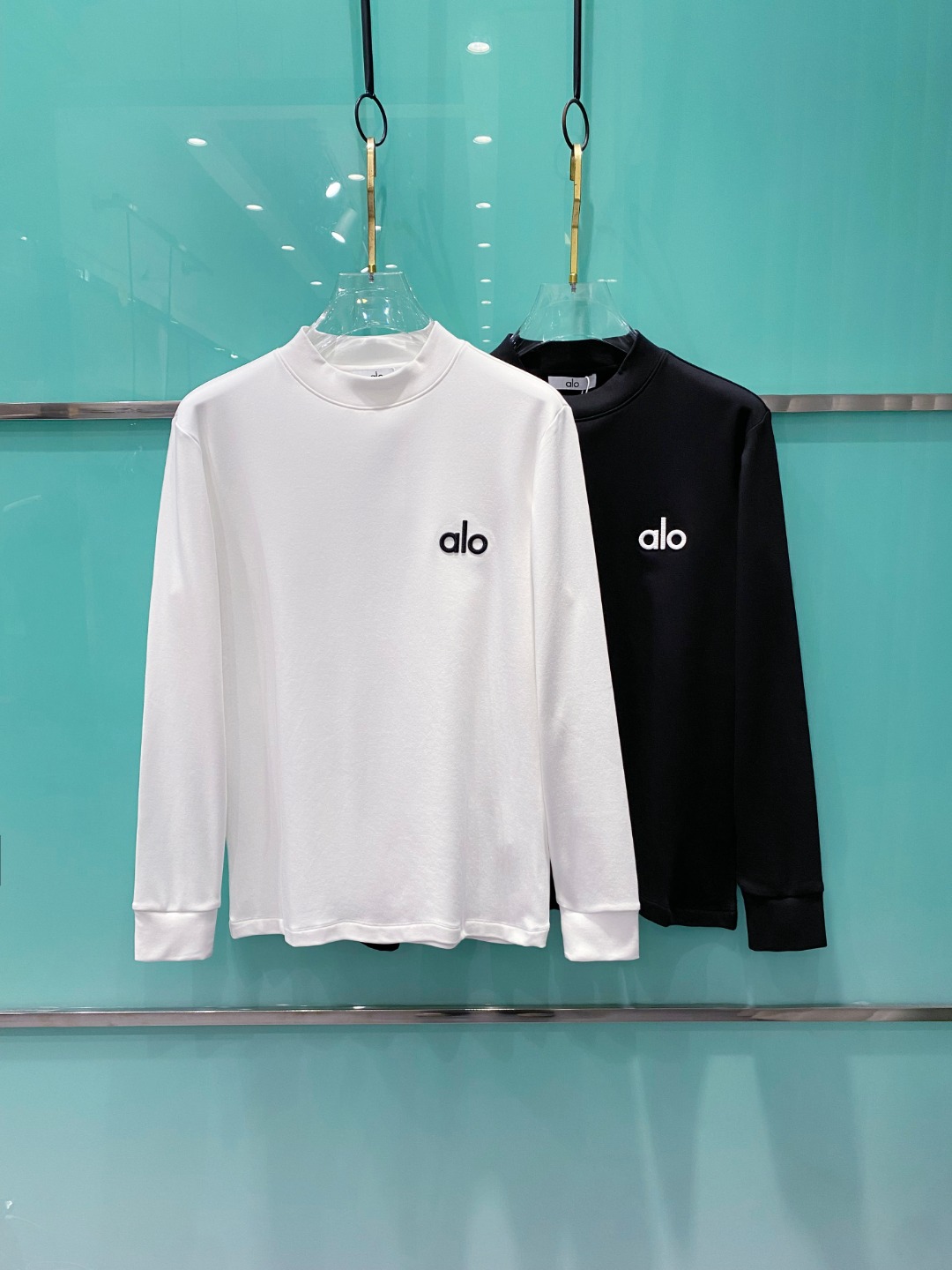 alo 2025秋冬专柜新款 时尚休闲打底衫长袖T恤，精选进口高密度双面拉架棉面料，精致原版logo打造