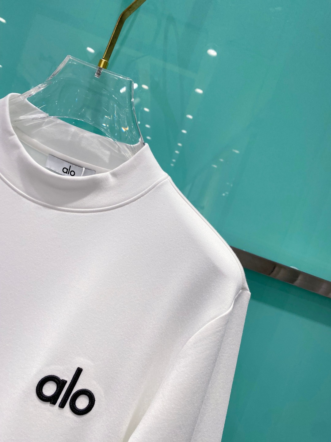 alo 2025秋冬专柜新款 时尚休闲打底衫长袖T恤，精选进口高密度双面拉架棉面料，精致原版logo打造