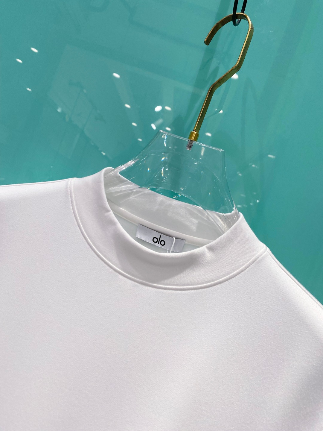 alo 2025秋冬专柜新款 时尚休闲打底衫长袖T恤，精选进口高密度双面拉架棉面料，精致原版logo打造