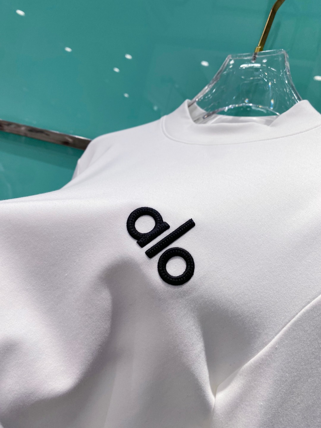 alo 2025秋冬专柜新款 时尚休闲打底衫长袖T恤，精选进口高密度双面拉架棉面料，精致原版logo打造