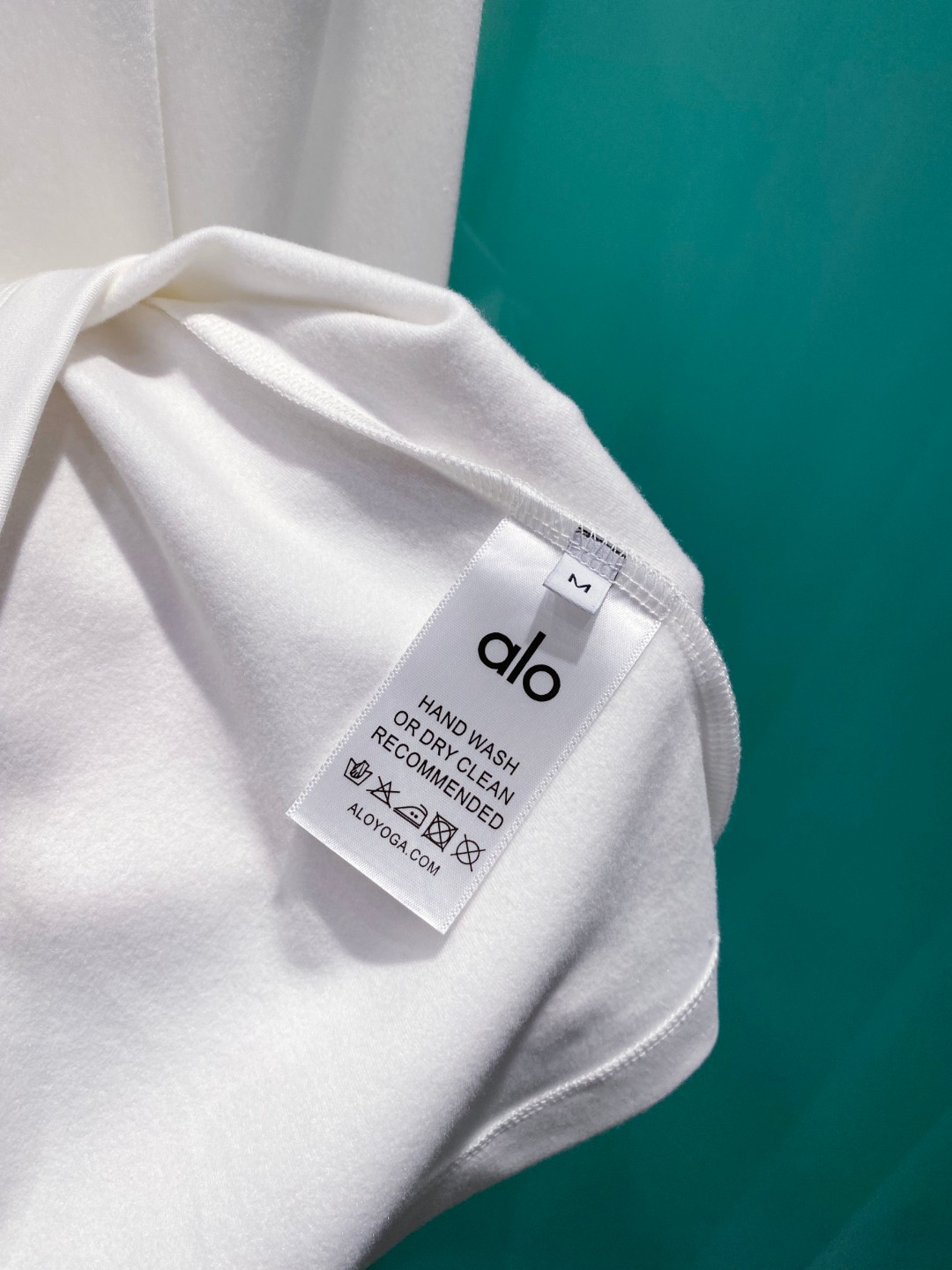 alo 2025秋冬专柜新款 时尚休闲打底衫长袖T恤，精选进口高密度双面拉架棉面料，精致原版logo打造