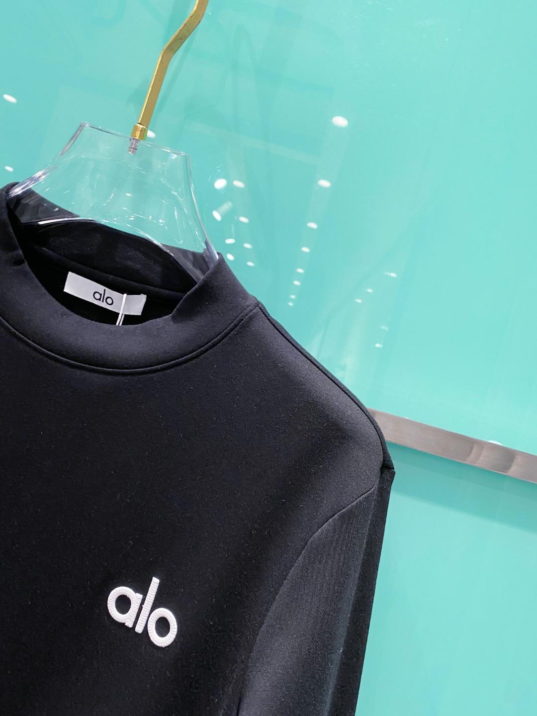 alo 2025秋冬专柜新款 时尚休闲打底衫长袖T恤，精选进口高密度双面拉架棉面料，精致原版logo打造