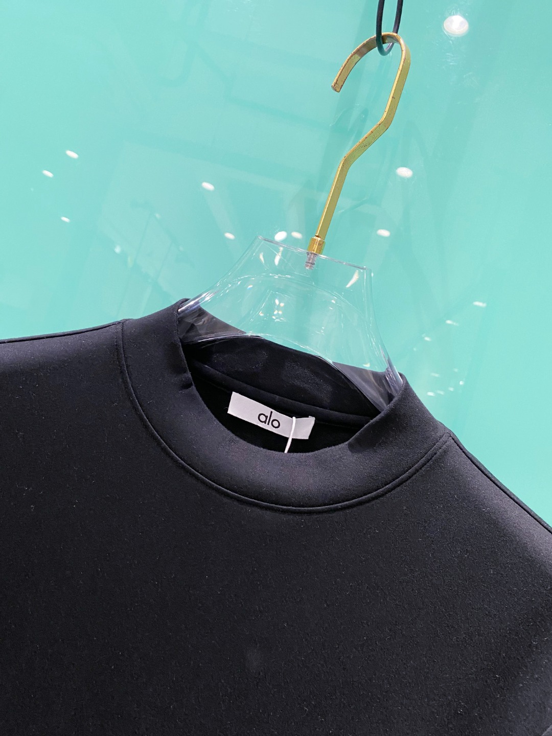 alo 2025秋冬专柜新款 时尚休闲打底衫长袖T恤，精选进口高密度双面拉架棉面料，精致原版logo打造