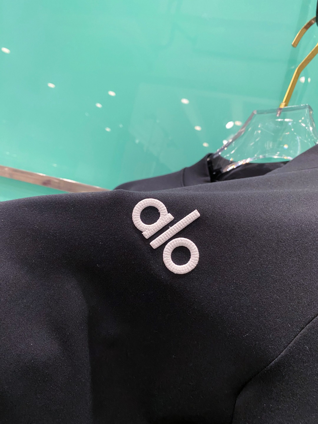 alo 2025秋冬专柜新款 时尚休闲打底衫长袖T恤，精选进口高密度双面拉架棉面料，精致原版logo打造