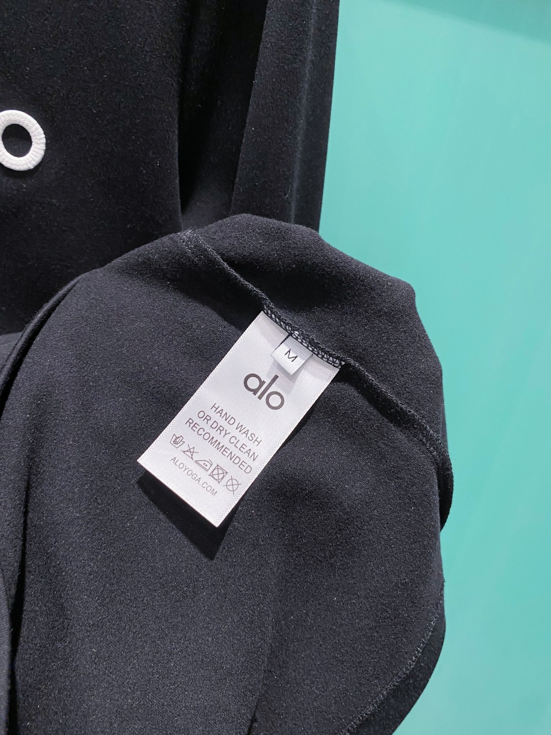alo 2025秋冬专柜新款 时尚休闲打底衫长袖T恤，精选进口高密度双面拉架棉面料，精致原版logo打造