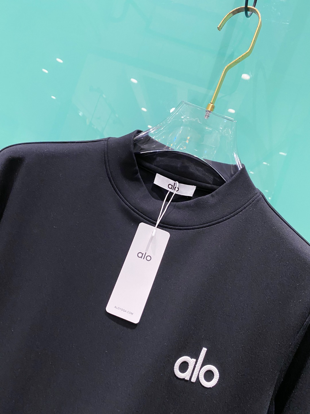 alo 2025秋冬专柜新款 时尚休闲打底衫长袖T恤，精选进口高密度双面拉架棉面料，精致原版logo打造