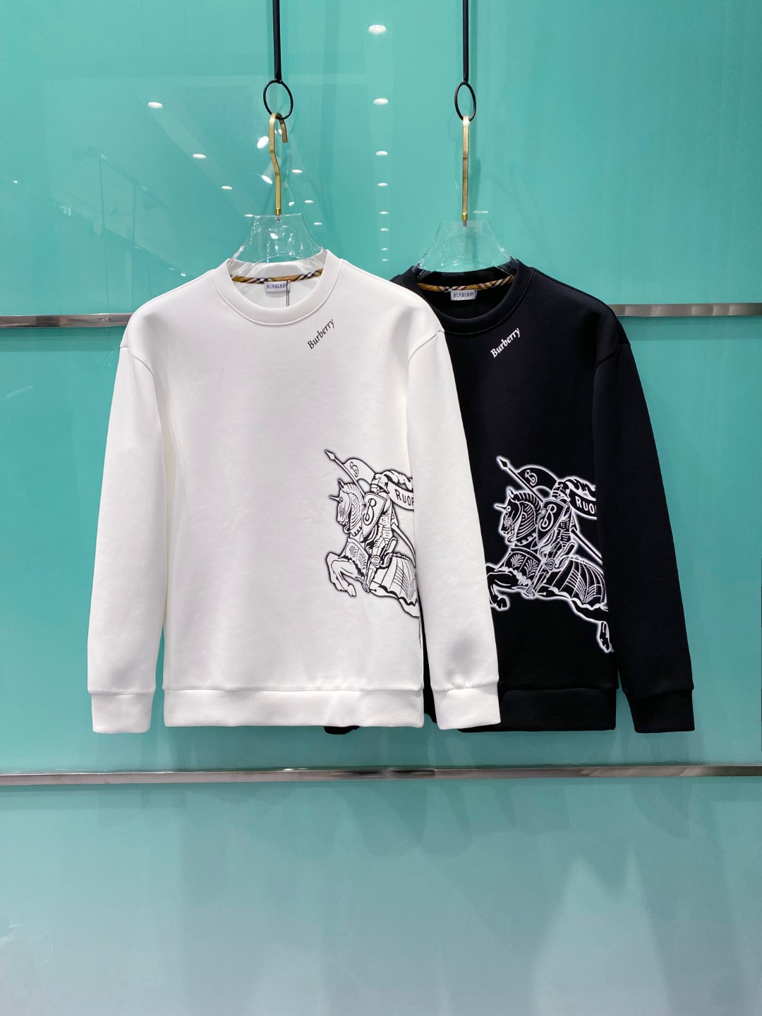 巴宝莉burberry【新品】2025秋冬🆕立体印刷套头太空棉卫衣 高端卫衣，极品原单！精简的时尚感,感