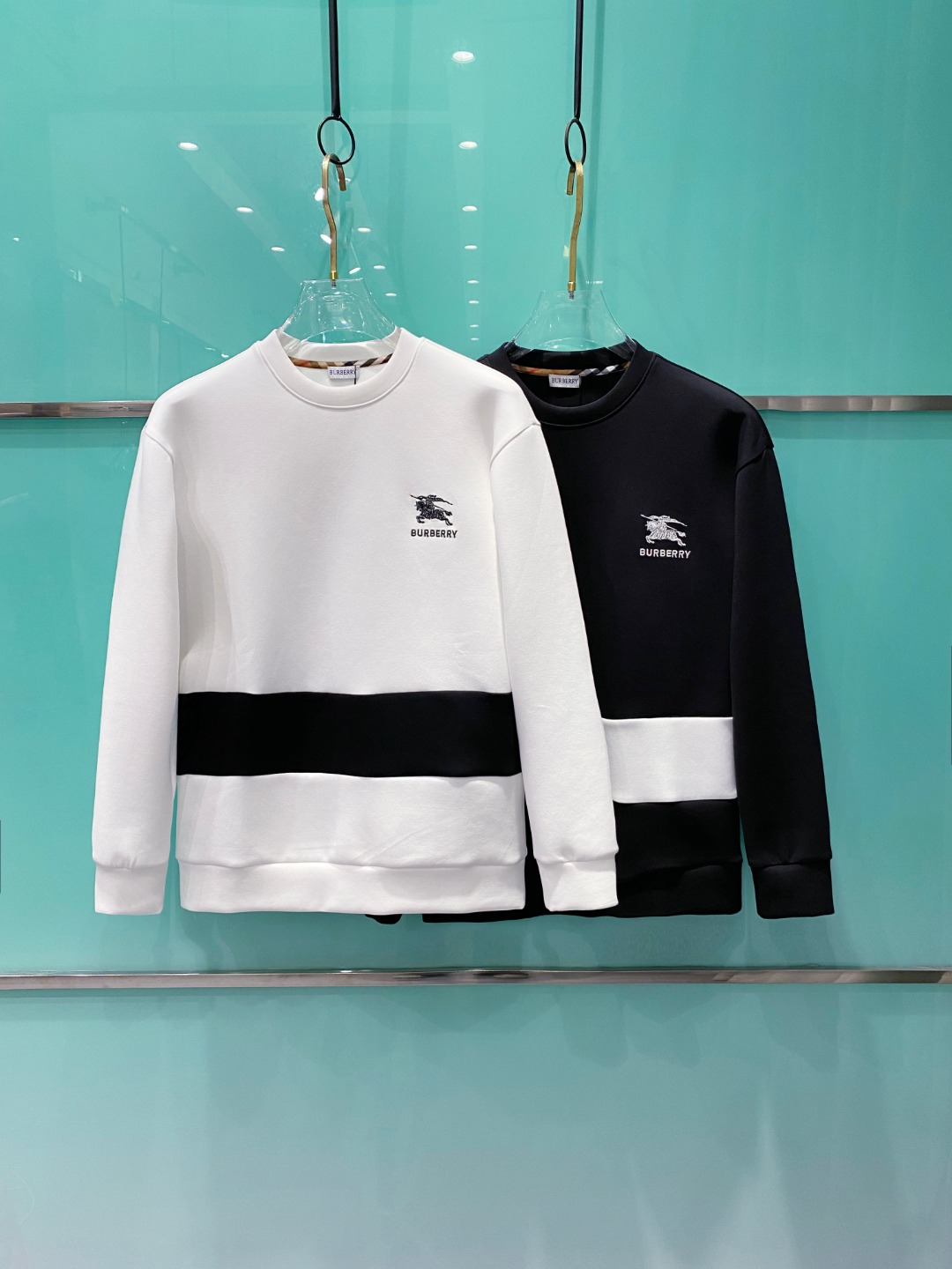 巴宝莉burberry【新品】2025秋冬🆕立体徽标刺绣套头太空棉卫衣 高端卫衣，极品原单！精简的时尚感