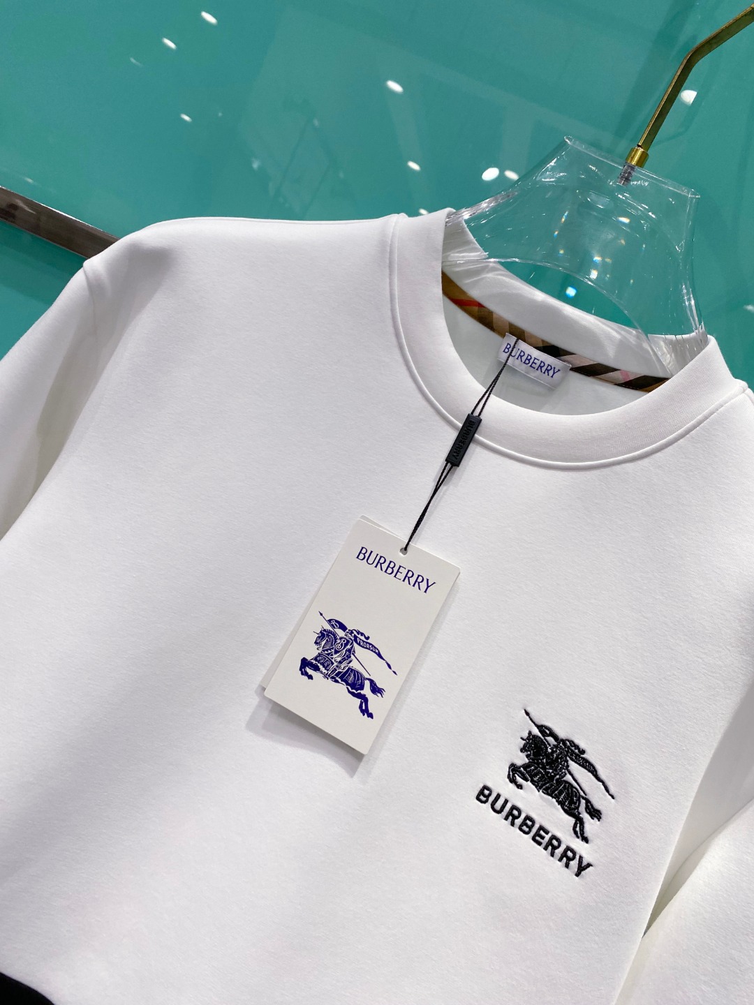 巴宝莉burberry【新品】2025秋冬🆕立体徽标刺绣套头太空棉卫衣 高端卫衣，极品原单！精简的时尚感